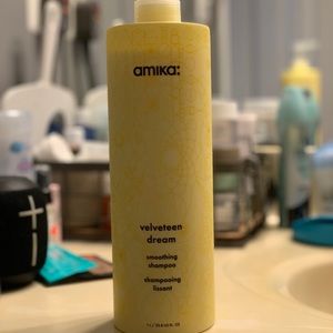 Amika velveteen shampoo + free pro samples